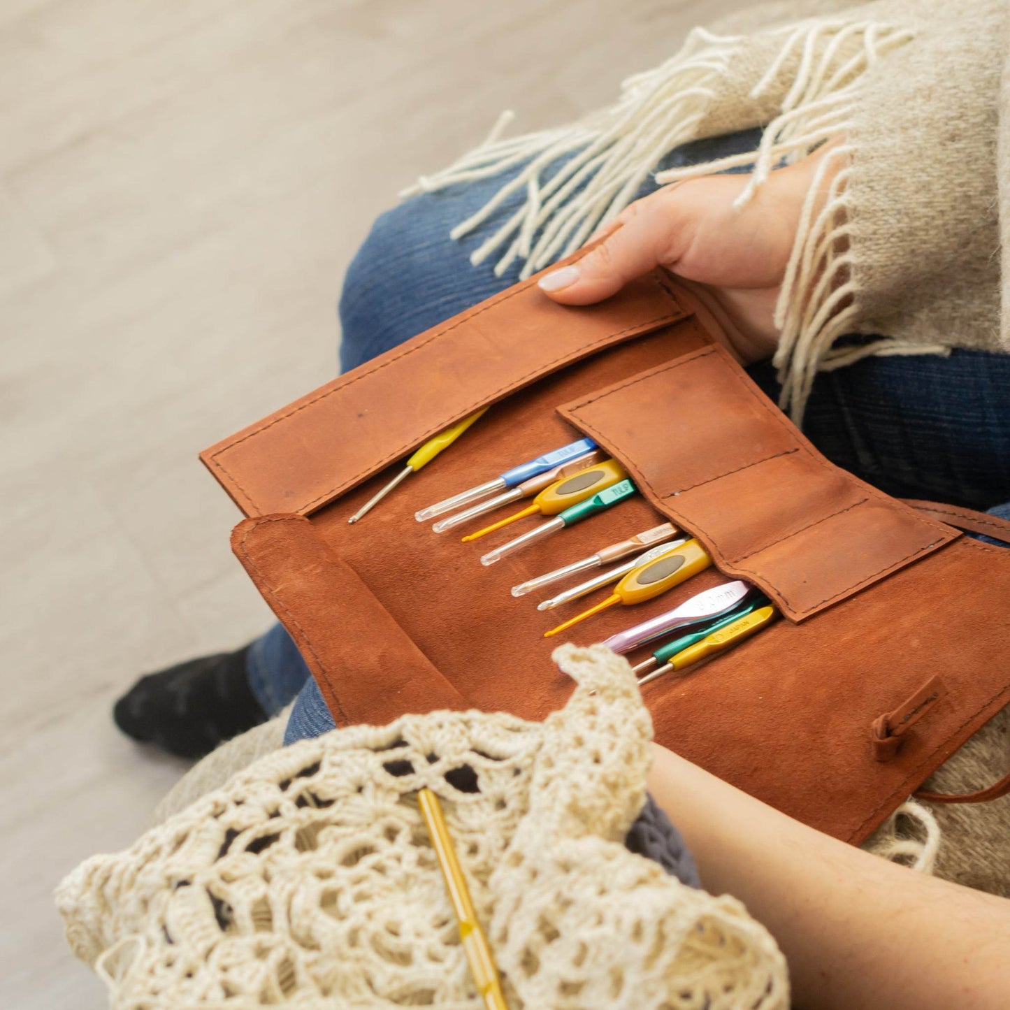 Handmade Leather Crochet Hook Case – Personalized Organizer for Knitters - Chefrollbag