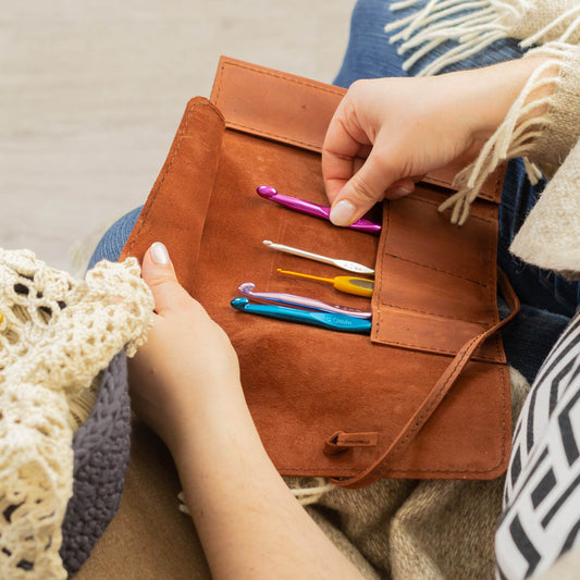Handmade Leather Crochet Hook Case – Personalized Organizer for Knitters - Chefrollbag