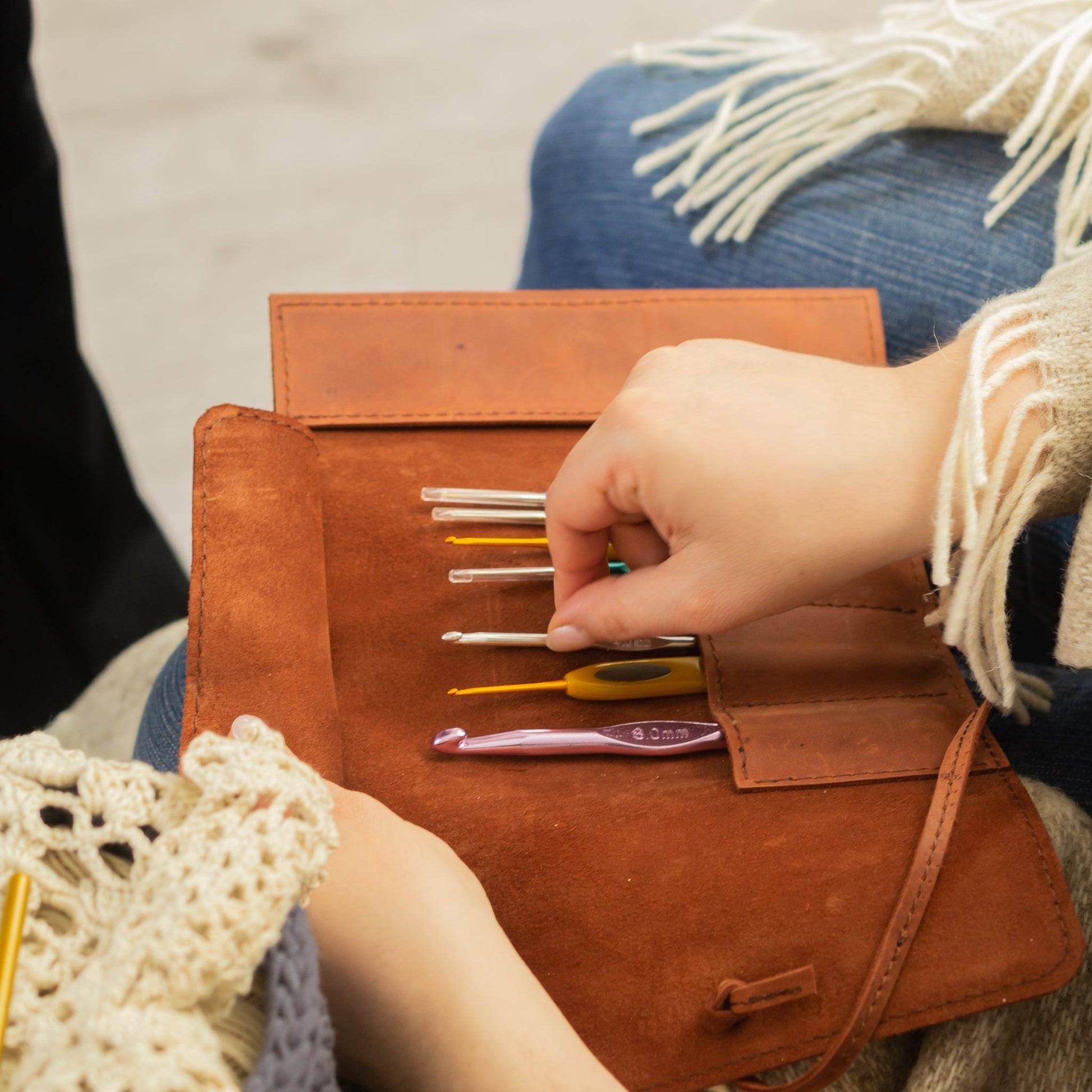Handmade Leather Crochet Hook Case – Personalized Organizer for Knitters - Chefrollbag