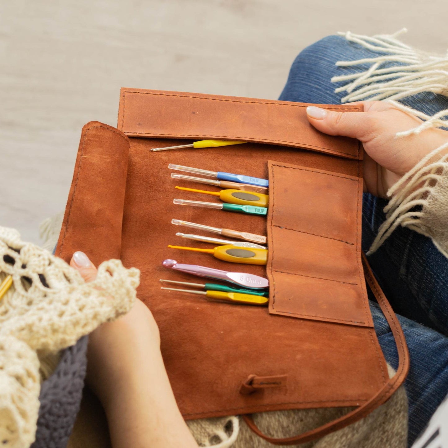 Handmade Leather Crochet Hook Case – Personalized Organizer for Knitters - Chefrollbag