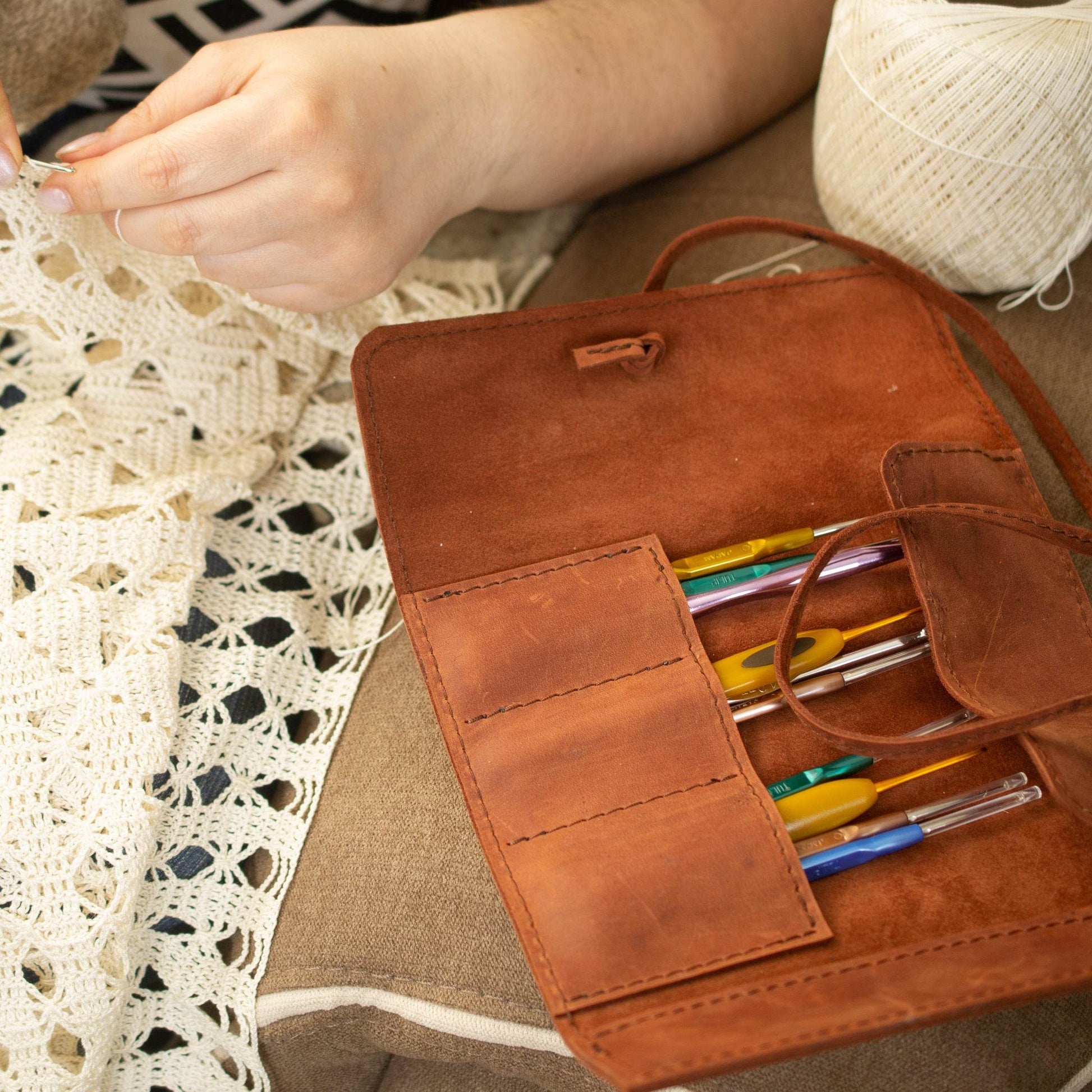 Handmade Leather Crochet Hook Case – Personalized Organizer for Knitters - Chefrollbag